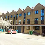 Guest House With En-Suite Rooms And Free Parking