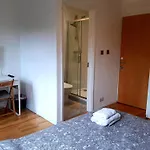 Guest House With En-Suite Rooms And Free Parking