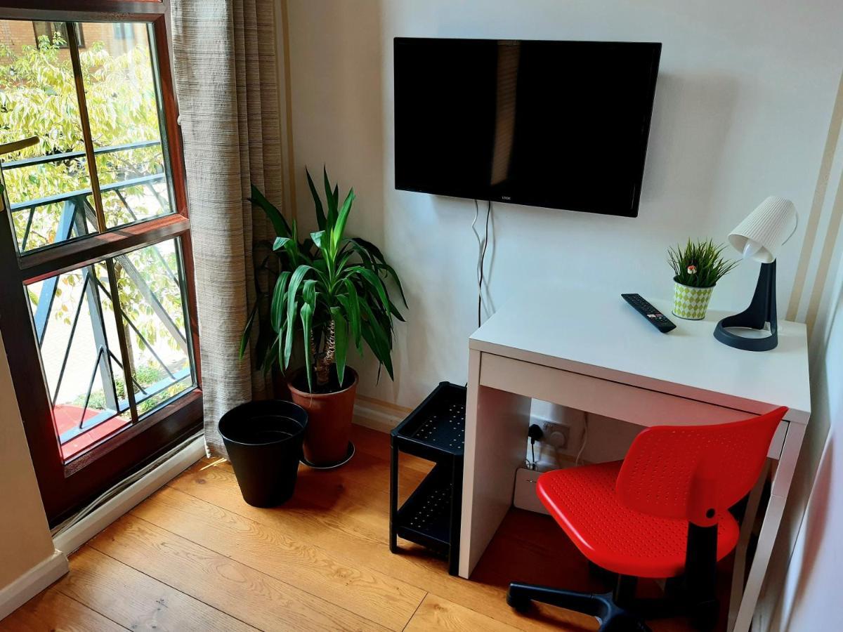 With En-suite And Free Parking Affittacamere 3*